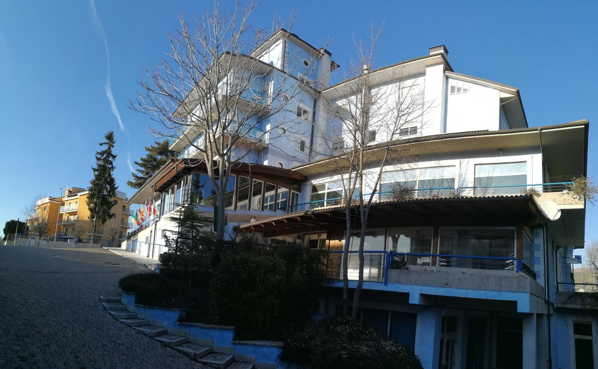 Hotel Azzurro LʼAquila Esterno foto